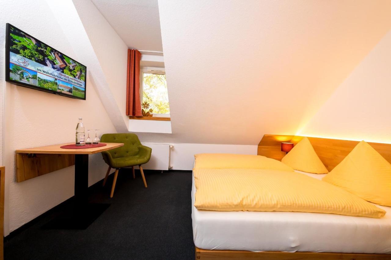 Wohlfuehlhotel Im Schlosspark - Self Checkin Willebadessen Exteriör bild